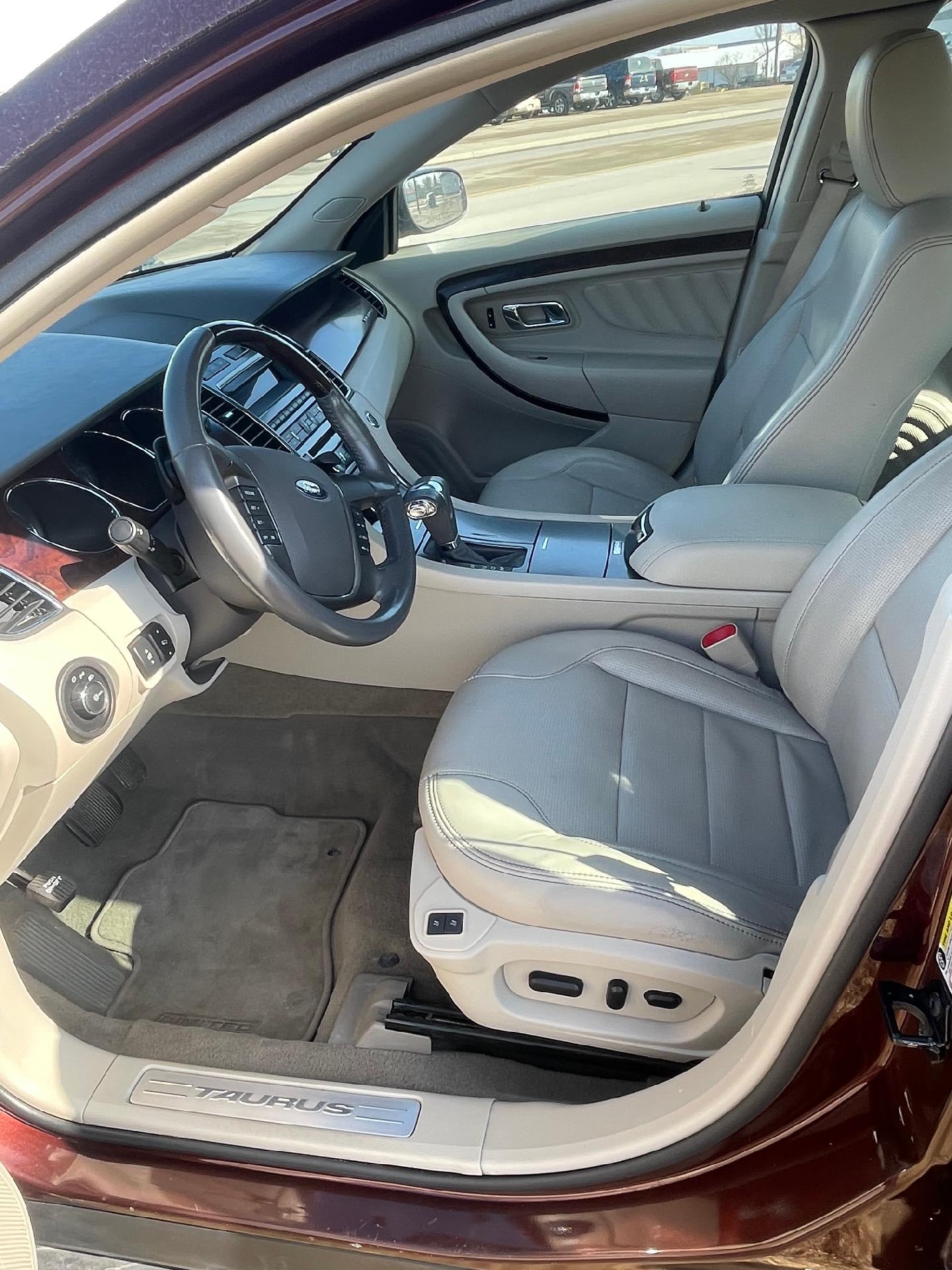 2010 Ford Taurus 4dr Sdn Limited FWD