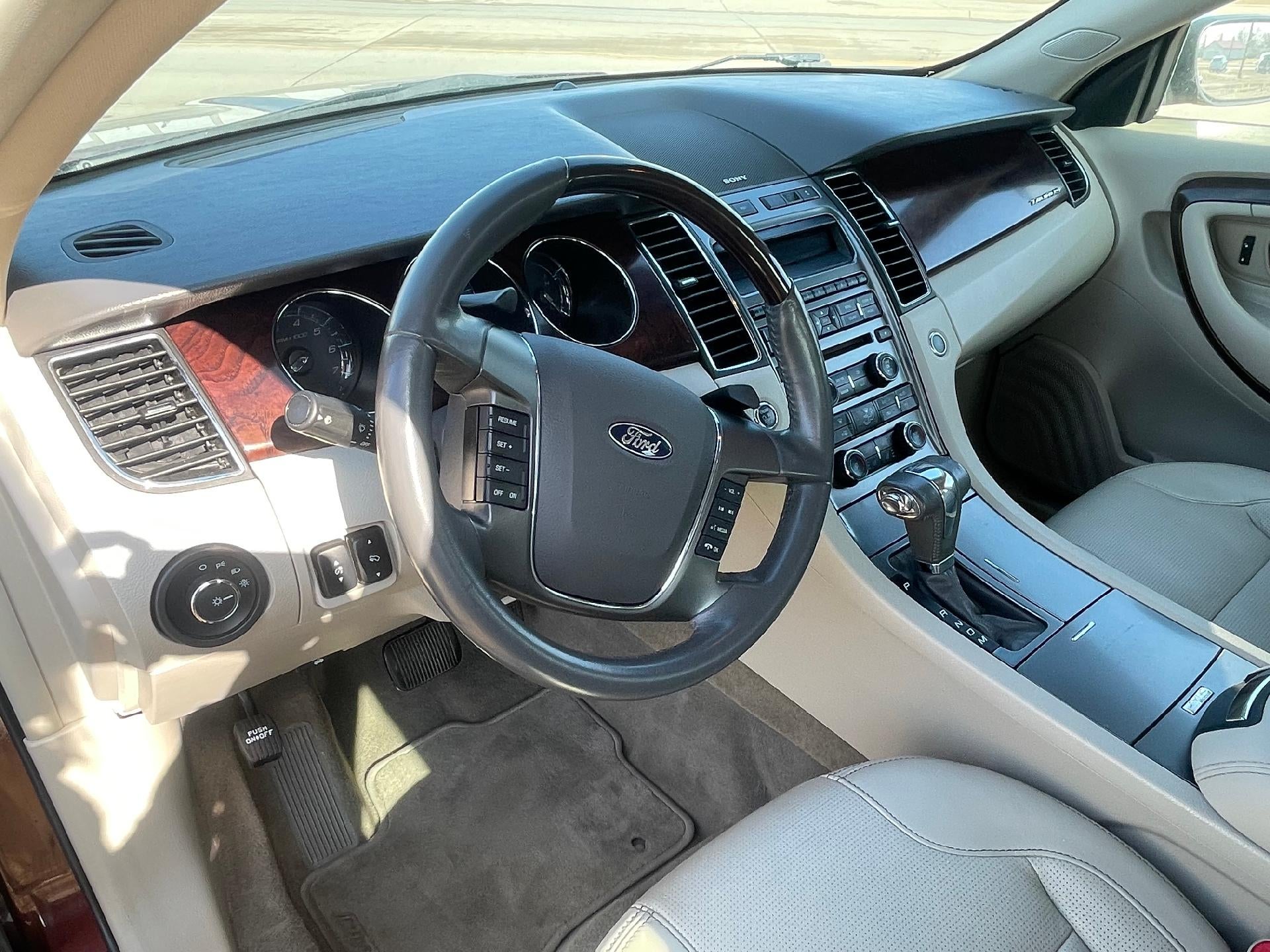 2010 Ford Taurus 4dr Sdn Limited FWD