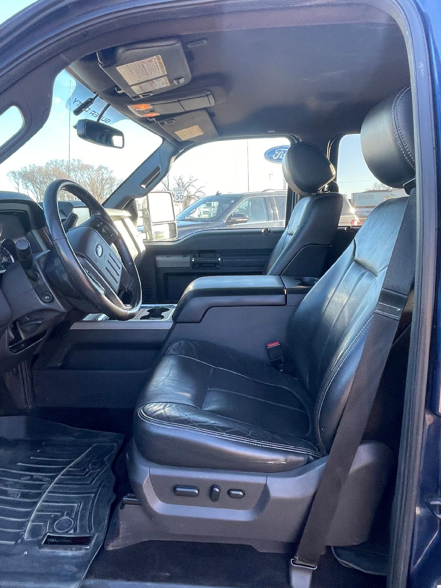 2014 Ford Super Duty F-350 SRW 4WD Crew Cab 6-3/4 Ft Box Lariat