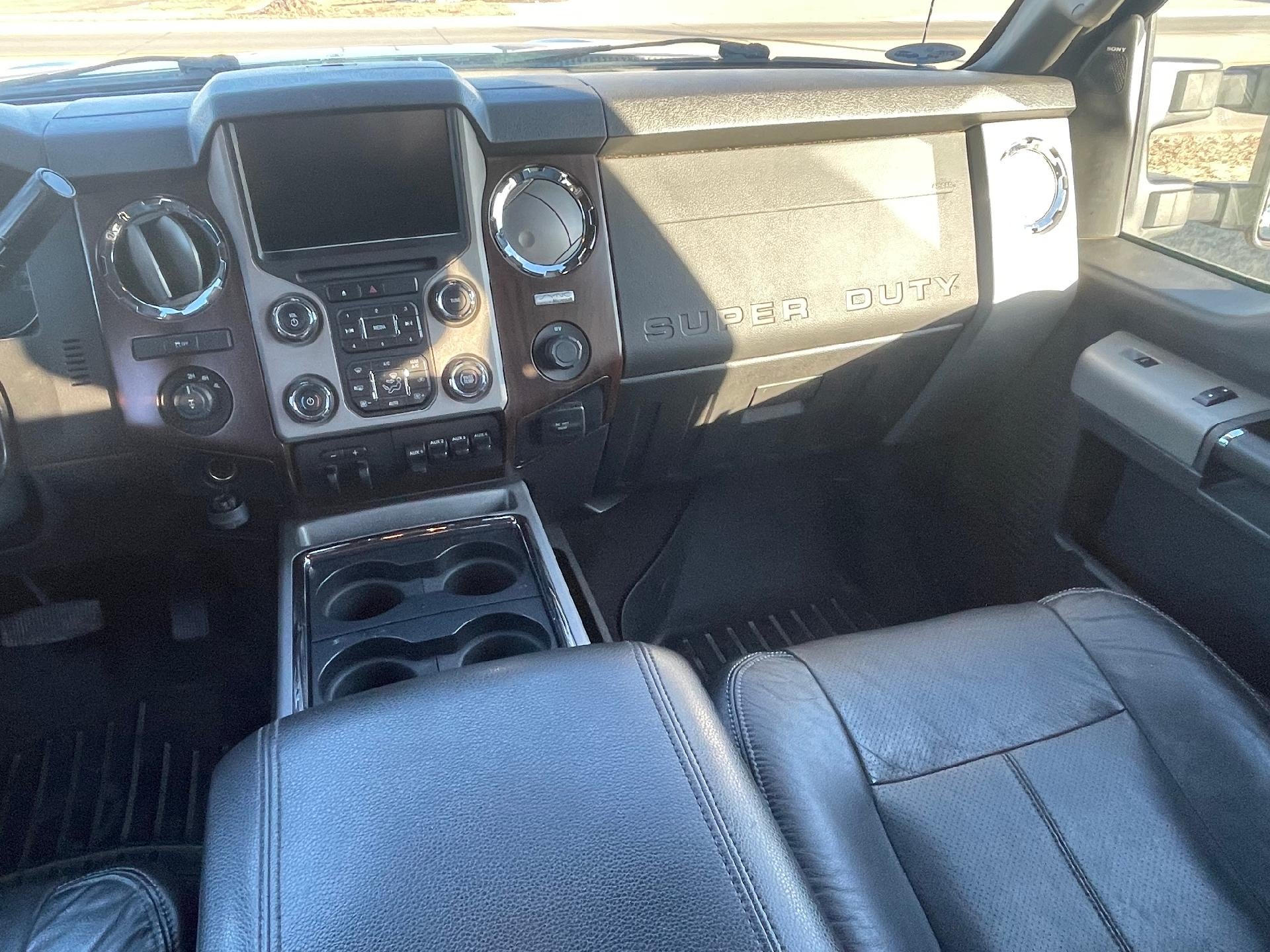 2014 Ford Super Duty F-350 SRW 4WD Crew Cab 6-3/4 Ft Box Lariat