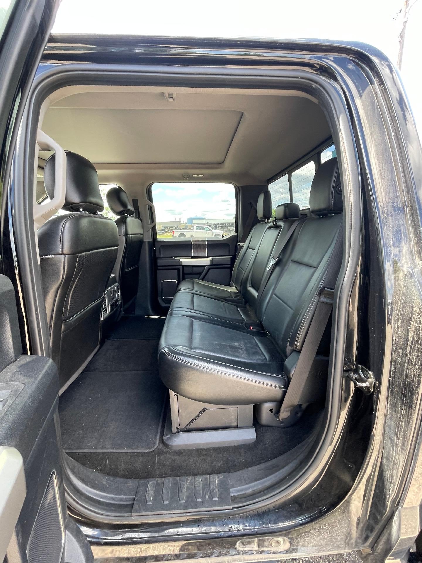 2017 Ford Super Duty F-350 SRW Lariat 4WD Crew Cab 6.75' Box