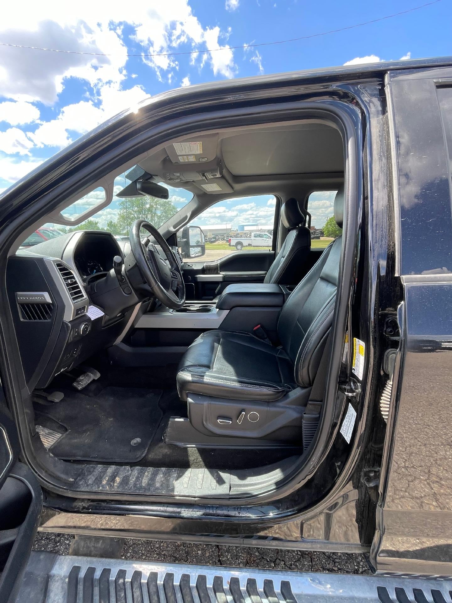 2017 Ford Super Duty F-350 SRW Lariat 4WD Crew Cab 6.75' Box