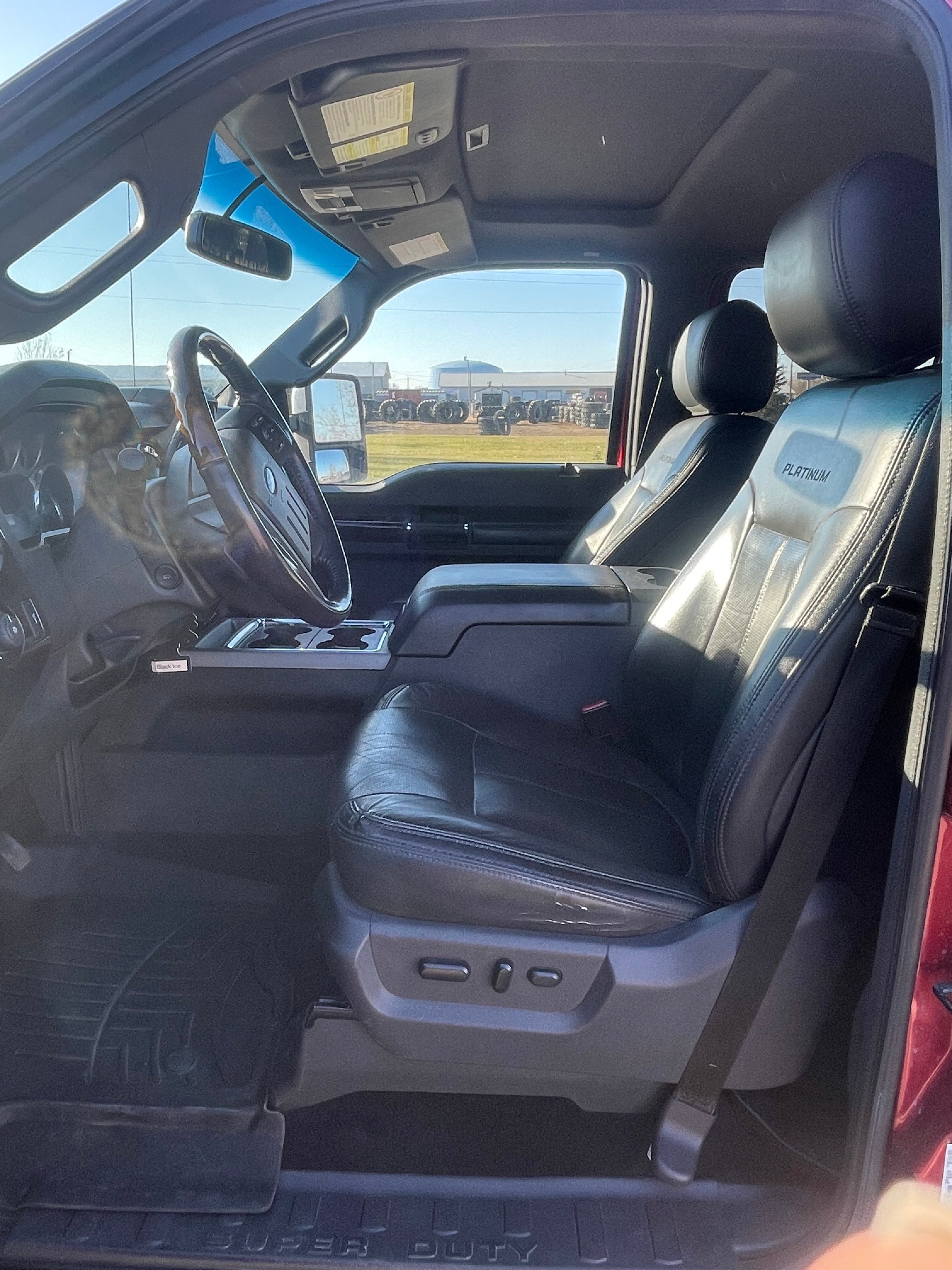 2014 Ford Super Duty F-350 SRW 4WD Crew Cab 6-3/4 Ft Box Platinum