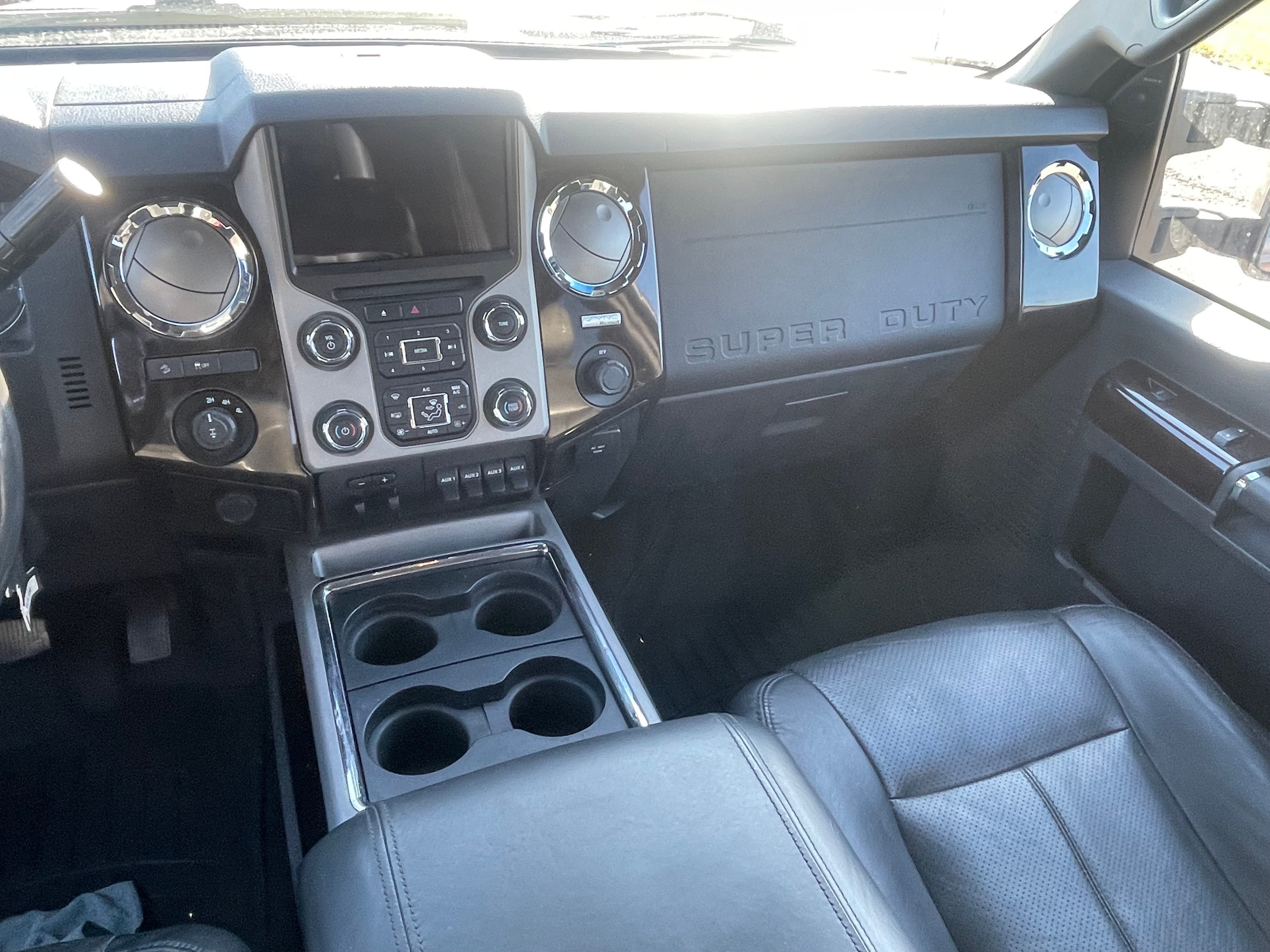 2014 Ford Super Duty F-350 SRW 4WD Crew Cab 6-3/4 Ft Box Platinum