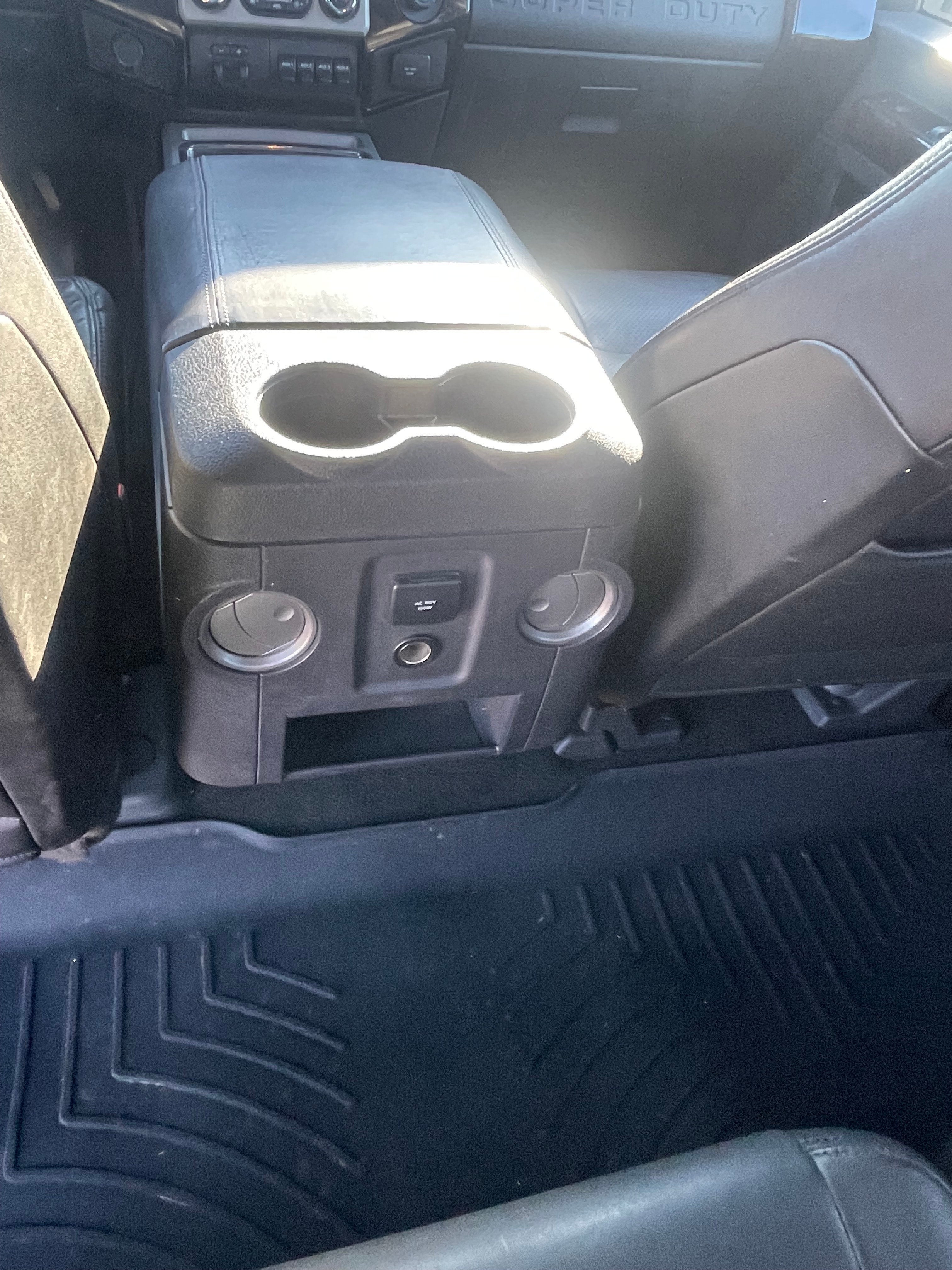 2014 Ford Super Duty F-350 SRW 4WD Crew Cab 6-3/4 Ft Box Platinum