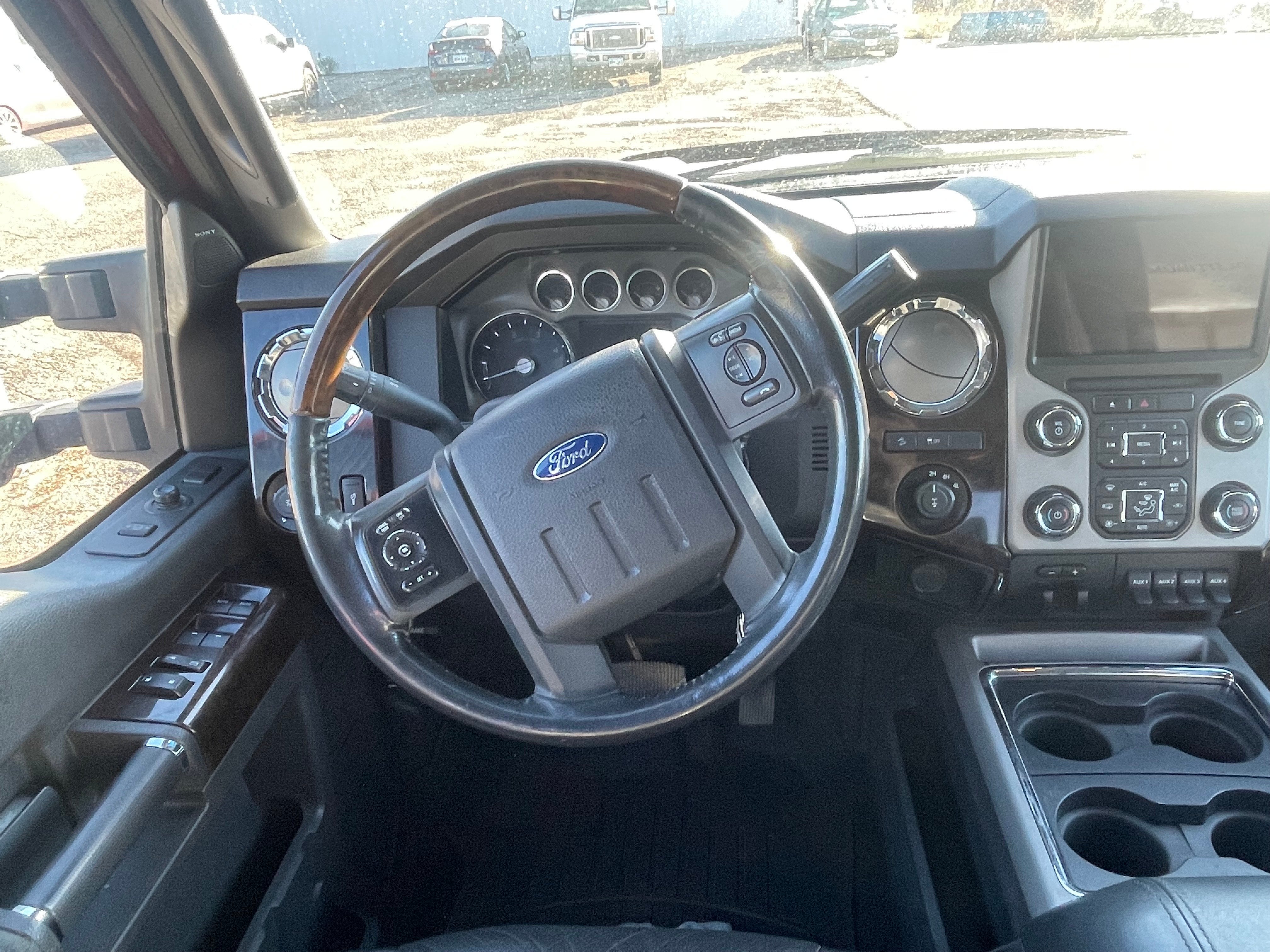 2014 Ford Super Duty F-350 SRW 4WD Crew Cab 6-3/4 Ft Box Platinum