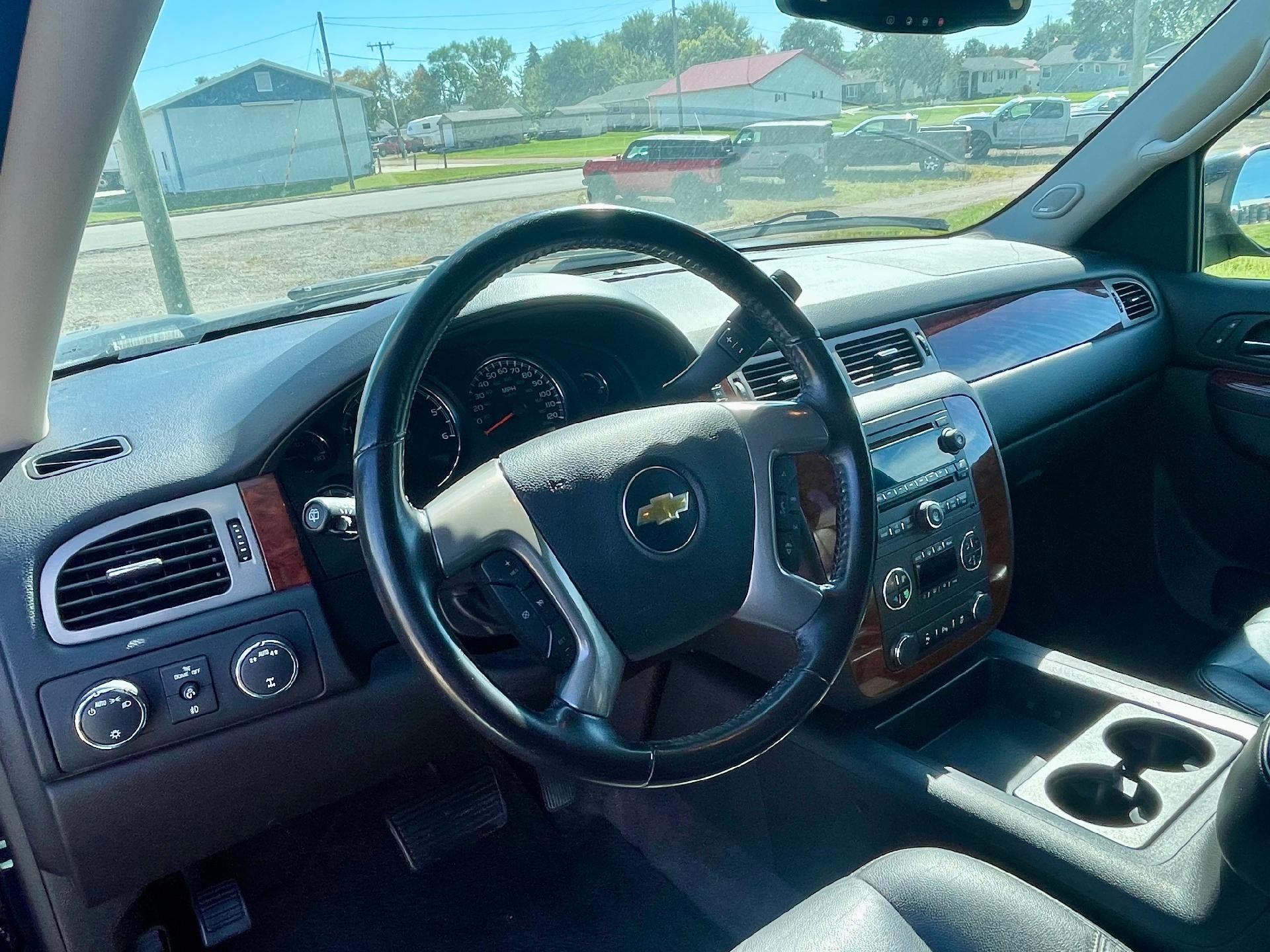 2014 Chevrolet Suburban 4WD LT