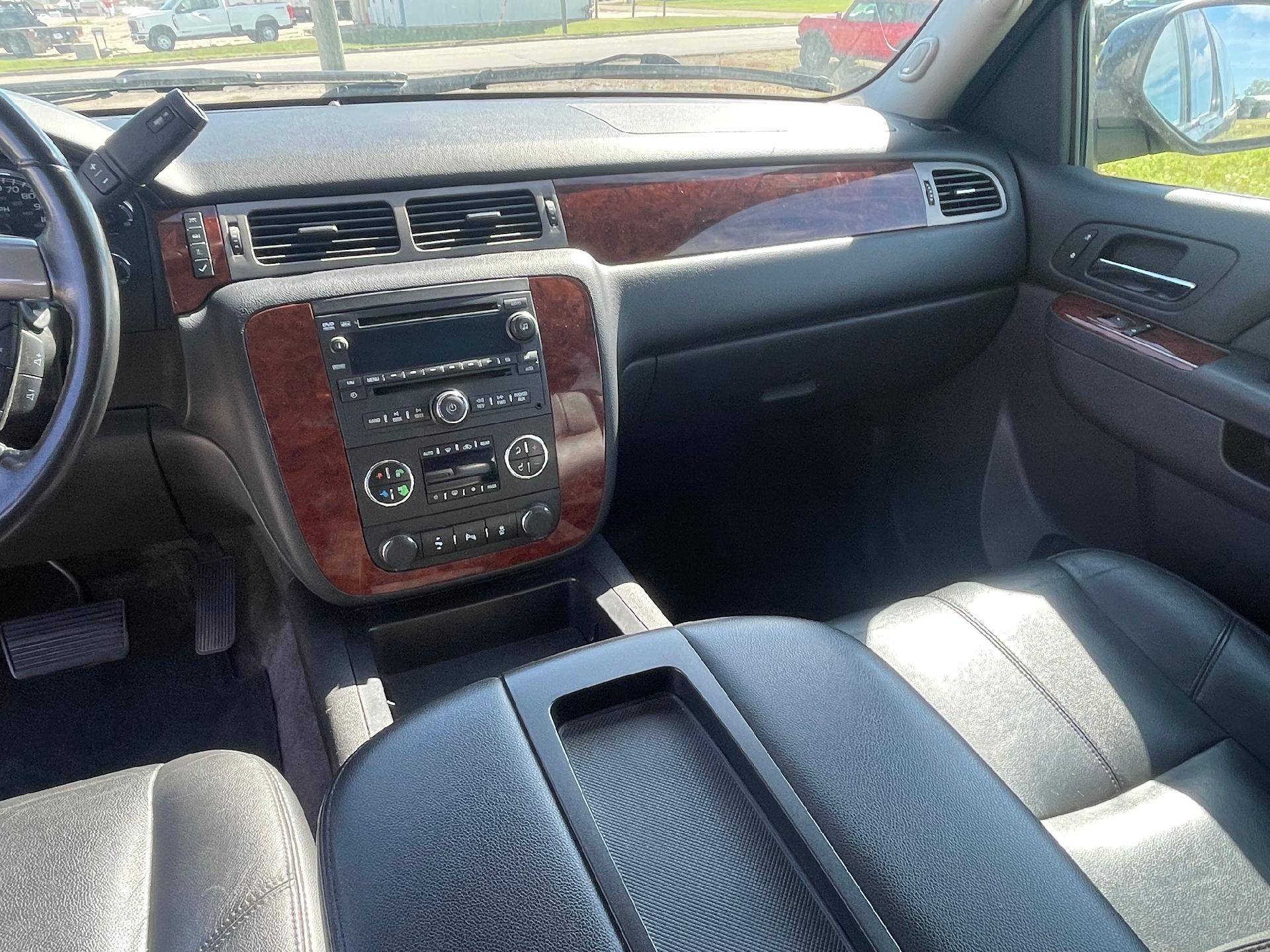 2014 Chevrolet Suburban 4WD LT