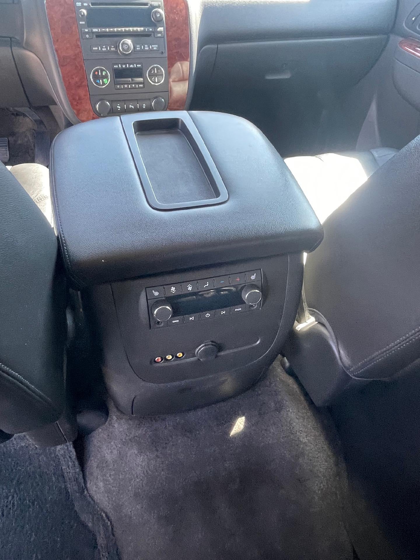 2014 Chevrolet Suburban 4WD LT